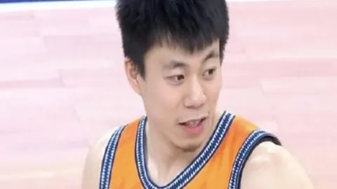 郑钦文澳网首战不敌西格蒙德，遗憾止步首轮